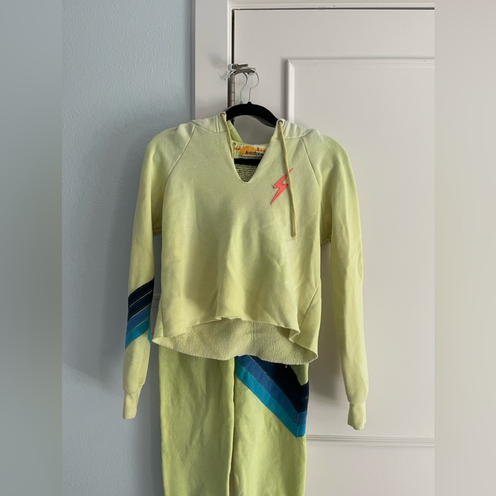 Aviator nation sweat shirt & sweet pants This is a small in teens